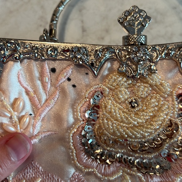 Petal pink sequin evening purse - Picture 2 of 6